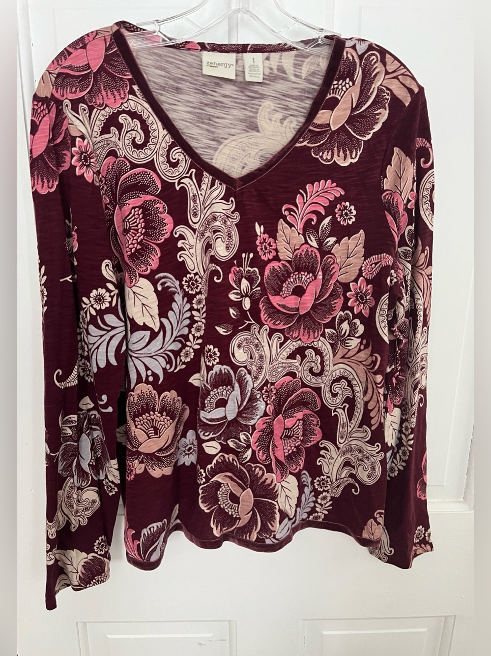 Chico’s Zenergy Floral Paisley Top V-neck
Long Sleeves size 1 equals Medium